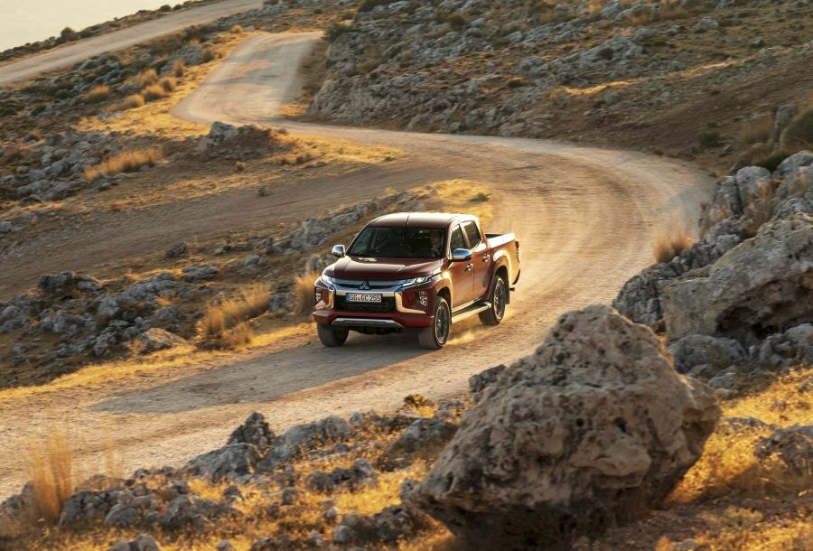 Mitsubishi L200 Double Cab 2019 года  (WW) (фото 8 из 42)